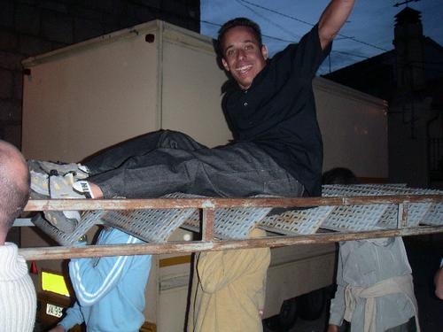 Augusto emulando a la Virgen de la Soledad el último día a última hora... - Fotolog