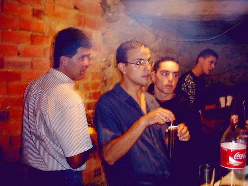 Fotografía un poco psicodélica de los camareros de la peña... - Fotolog