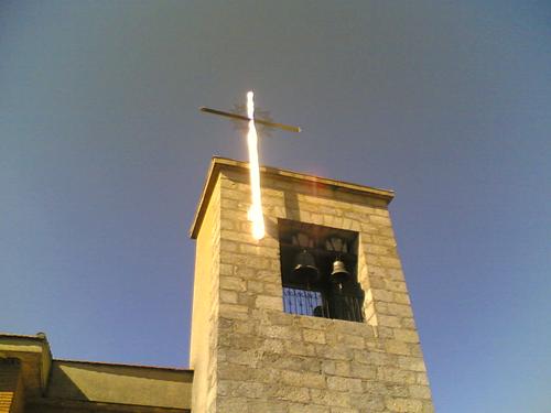 El regreso del anticristo - Ya que a Angelito le ha hecho tanta gracia mi fotolog, me he animado a reabrirlo de nuevo, pues con que una sola persona lo vea... bla bla bla bl... <BR> <BR>Fijaos en la cruz que hay al lado de la verdadera, no sé, da que pensar... Anunciará el regreso del que no puede ser nombrado? pronto saldremos de dudas... - Fotolog