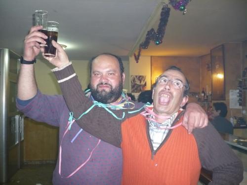 Duérmete niño... - Damas y caballeros, siempre habéis oido eso que se le dice a los niños pequeños, eso de que viene el coco si no se duermen o si no comen, jeje. Bueno, pues para los que no creyérais en él, os presento al "coco" verdadero. Al que te pilla en una esquina oscura con esa cara y ya están llamando al 112 para reanimarte. <BR> <BR>Quien dice que la nochevieja no puede dar más de si? <BR> <BR>Desde Fonfría, al filo de la nocticia, me despido. <BR> <BR>Buen día y hasta mañana. - Fotolog