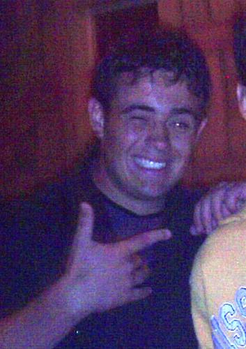 Angel(ito), Mr F.'07 - Ya estamos aquí de nuevo, a lo nuestro, a la rutina, a lo de siempre, a seguir con mi titánico trabajo de actualizar con todos y cada uno de vosotros. <BR>Y hoy es el turno del chaval de Ángel, Angelito, más conocido por ser el vencedor de un concurso de belleza rural de poca monta, en el que además, según he podido saber, pudo a ver tongo, y de los gordos. <BR>Qué decir de la foto en si? que me encanta esa pose, esa sonrisa perfecta, de presentador de televisión, de super-estrella de Hollywood, con el dedo apuntando hacia otro crack y esperando a que el flash se dispare para quedar inmortalizado en los anales de la humilde historia de éste, nuestro pueblo. <BR>Pero este hombre es mucho más que una cara bonita sobre un cuerpo esbelto. Jugando a fútbol podría compararse con el Ronaldo del Barça, con el Robinho del Madrid, con el Pelé del gran Brasil... ese toque, ese regate, ese disparo, esas tardes en el frontón en las que le pasaba por encima al mismísimo Cannavaro. <BR>Pero dejemos ya de hablar de aquellos buenos tiempos, esos que nunca regrasarán. Actualmente, retirado del mundo futbolístico y a la espera de su sustituto en el nombrado certámen, está inmerso en una adictiva liguilla en la red y en una batalla fotográfica en las que, por lo que he oido, va perdiendo estrepitosamente. <BR> <BR>Por lo demás, a mi parecer, es un buen chaval, muy apreciado en esta comunidad y fuera de ella y además un buen jinete, vamos, que monta bien. <BR> <BR>He aquí mi pequeño homenaje a ti, rey de reyes, mr de "misteres": Ave Ángel! <BR> <BR>P.D. Hoy no he estado muy ingenioso ni ocurrente, espero lo que lo entendáis, no ha sido un buen dia, el Barça está a dos puntos porque el Madrid juego como el cul... jejeje. Por cierto, tengo a Baptista en venta, casi te pago dinero porque me lo quites de encima. <BR> <BR>Un saludo a tod@s, dominguer@s. - Fotolog