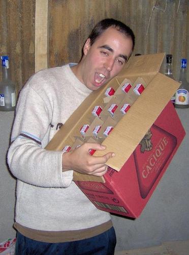 11. RIVERO - Bueno, bueno, bueno, como presupongo una tarde tranquila en el curro, voy a actualizar desde el movil por segunda vez, por lo tanto perdonad la falta de tildes. <BR>Creo que ya era hora, que ya tocaba, he aqui a Ivan, el Camaleon. <BR>Que decir de este chaval, de los pocos que vienen con regularidad al pueblo. Creo que tiene que tener muy buenos recuerdos de el... <BR>Miembro destacado de la Peña el Atracón, se caracteriza por su desmesurada adiccion al Cacique (véase foto adjunta). Inseparable amigo de sus quintos, Luisin y Miguelillo (este ultimo desaparecido hace años), es de los que no se pierden una fiesta en todo el verano, incluso a riesgo de perderse en las profundidades de Aliste buscandola. <BR>Futbolisticamente hablando, una de mis peores pesadillas por lo incansable y lo toca-pelotas que puede llegar a ser cuando juega en tu contra, no hay quien se deshaga de el. <BR>Sera recordado por pertenecer al selecto grupo que posee una equipacion del renovado Inter Fonfria, ya no por los trofeos ganados con esa camiseta (eso es lo de menos,jeje) sino por aquellos piques con otros pueblos, con los de su mismo equipo y la de veces que incluso hasta llegamos a hacer el ridiculo, pero eso si, de buen rollo, en cuanto se coge una Mahou en la mano ya esta todo olvidado. <BR>Hoy en dia la verdad es que nos vemos poco y hablamos aun menos, pero sinceramente no puedo imaginarme unas fiestas sin su presencia. Por lo tanto espero y deseo que sigas dejandote caer por aqui por muchos años. <BR> <BR>Hasta aqui mi pequeño homenaje al gran Ivan, cuñao en ocasiones, amigo de toda la vida y Camaleon para siempre. <BR> <BR>Un saludo a tod@s y hasta pronto. - Fotolog